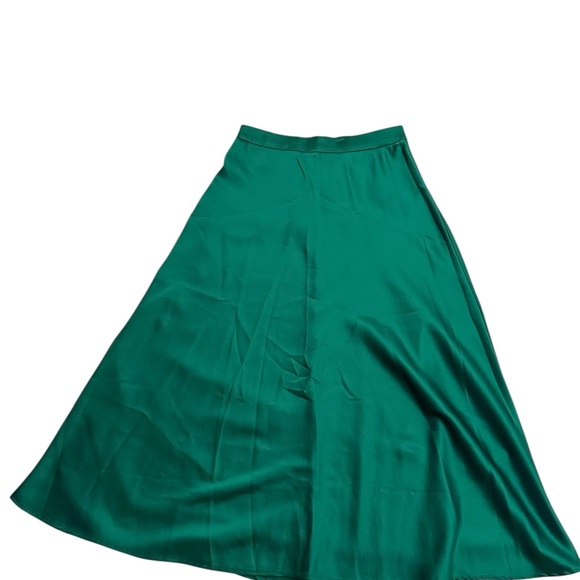 NWT Sincerely Jules Emerald Green Satin Midi Skirt Size Medium - Picture 2 of 4